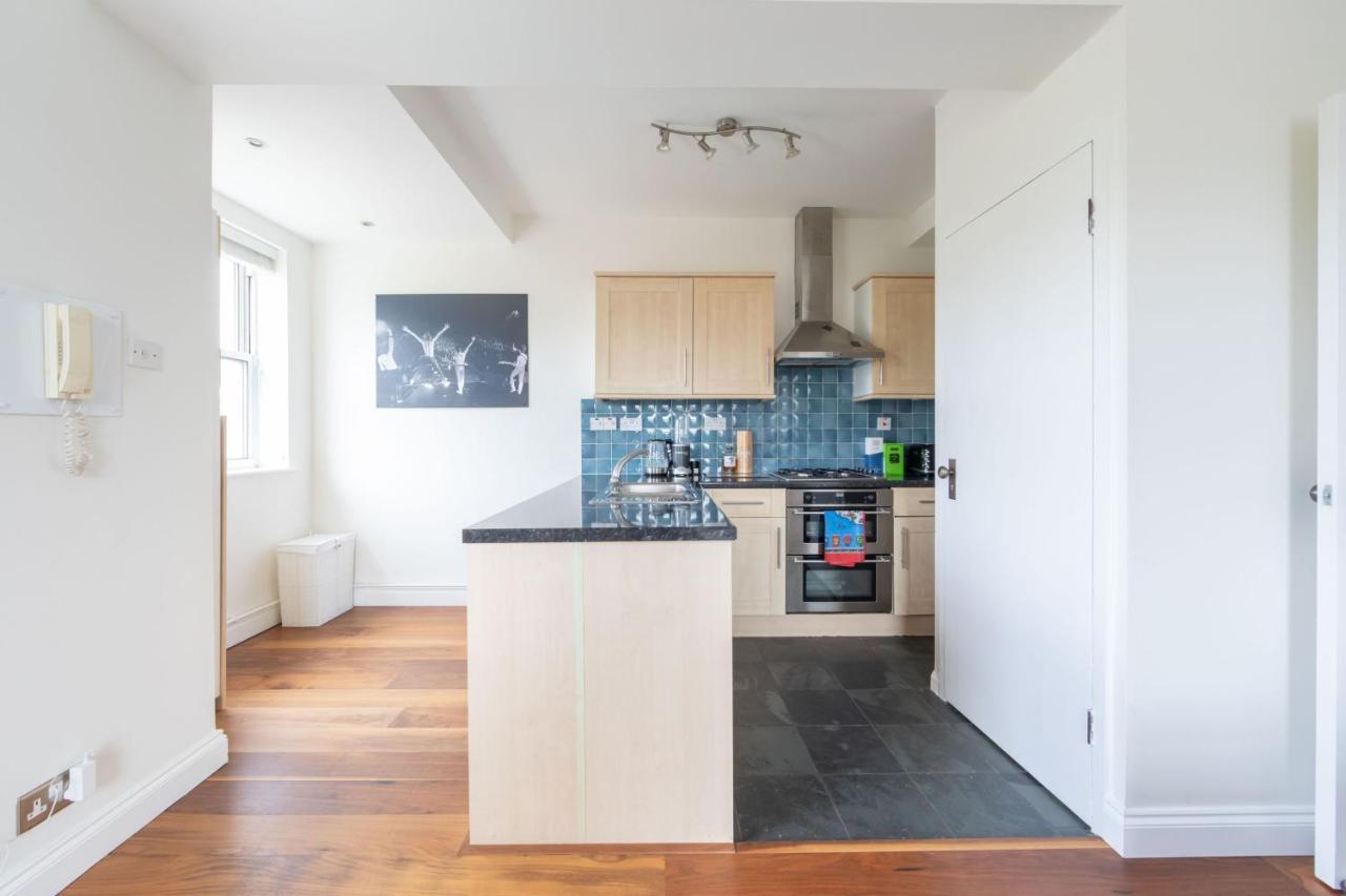 Pass The Keys Bright In Peckham With Free Parking * Londen