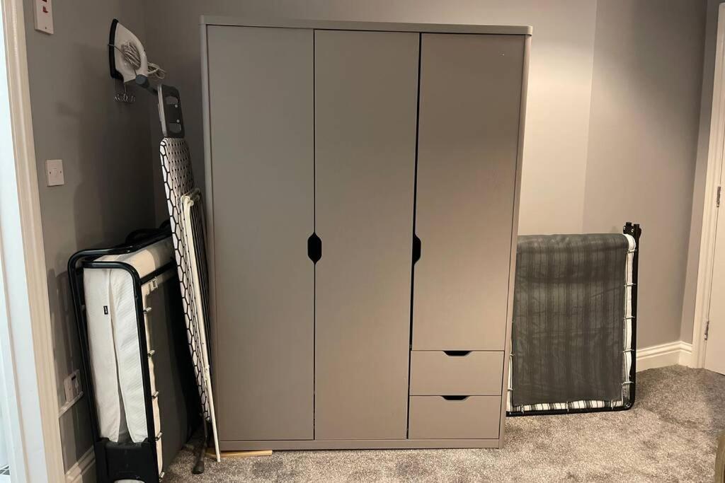 Spacious, Bright Twin Apartment *