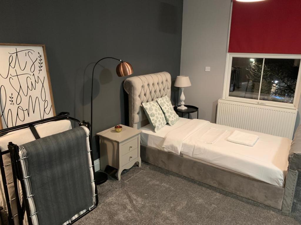 Spacious, Bright Twin Apartment *