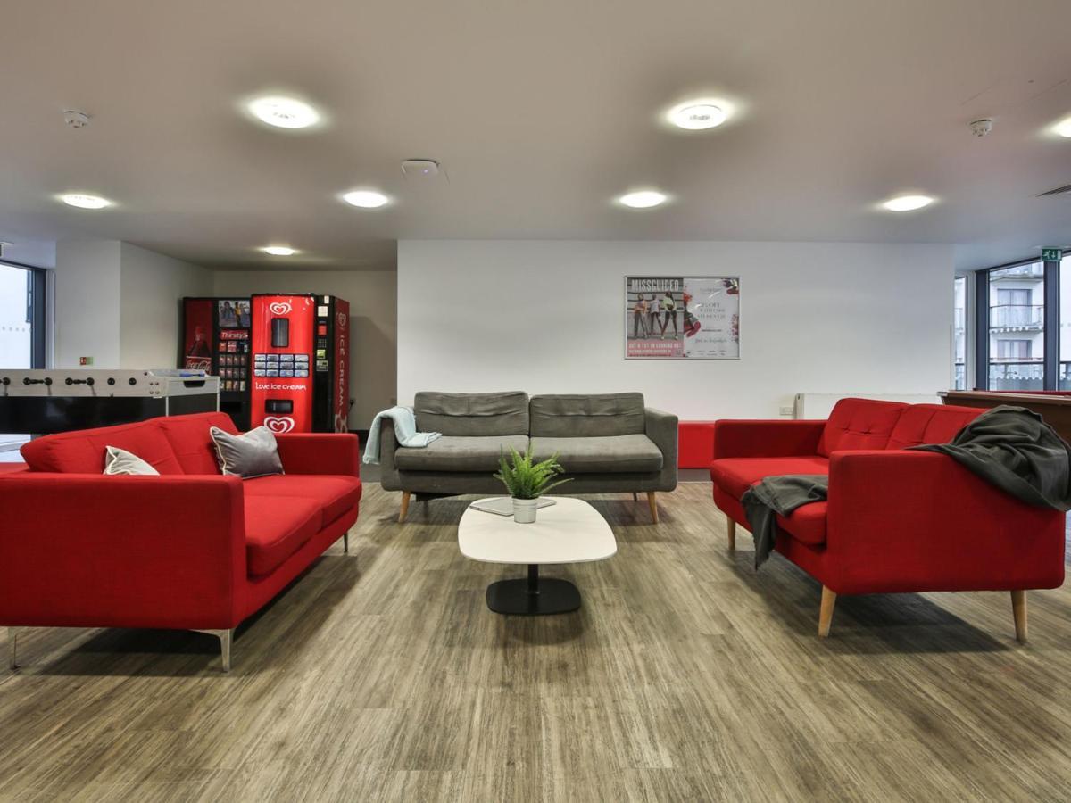 Private Bedrooms And Minutes Away From Wembley Stadium At Sterling Court *