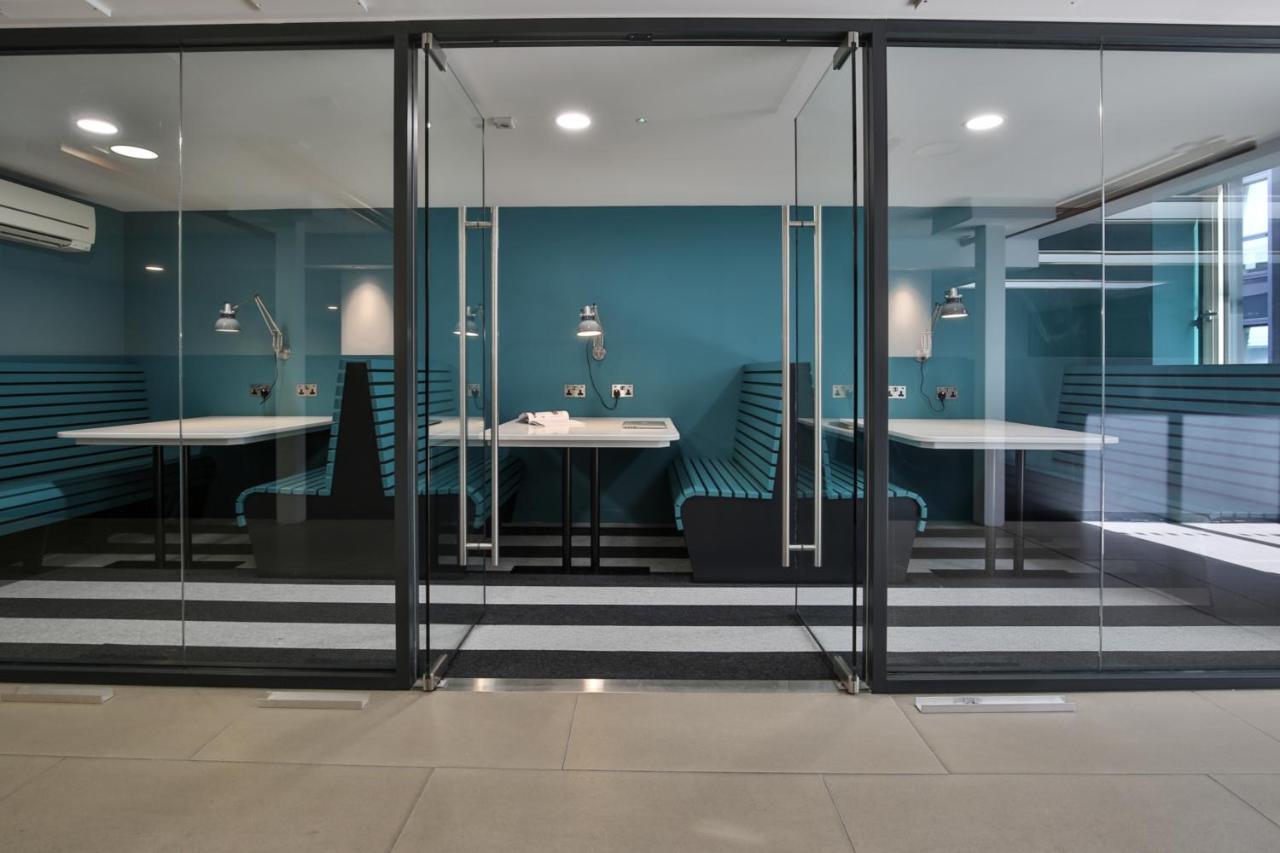 Trendy At Iq Hammersmith In * Londres