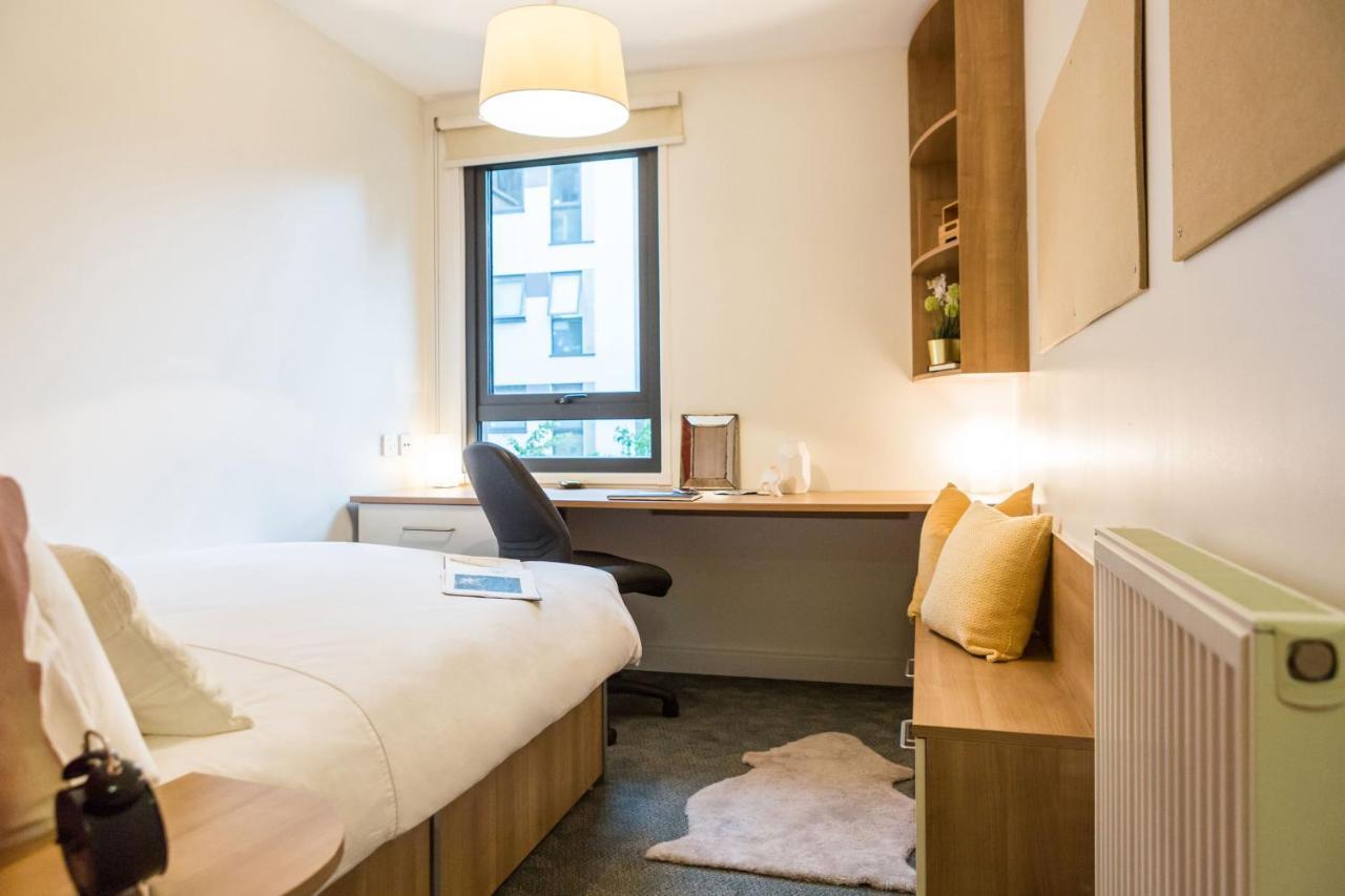 Spacious And Comfy At Chapter Highbury I In Lägenhet London