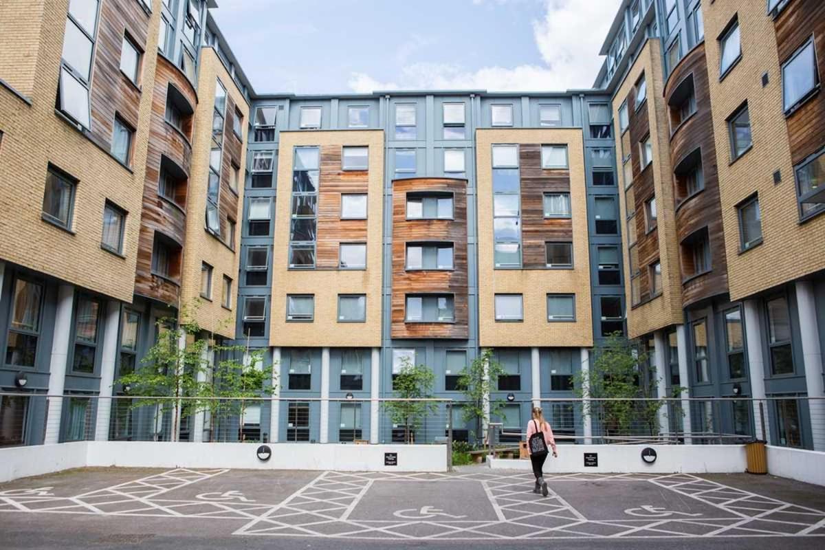Modern And Private Bedrooms With Shared Kitchen At Chapter Islington In For Students Only Londen