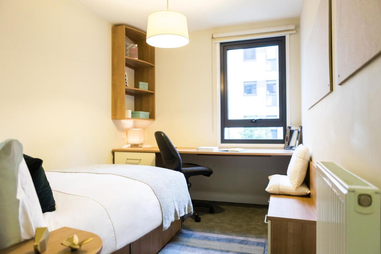 Spacious And Comfy At Chapter Highbury I In Lägenhet