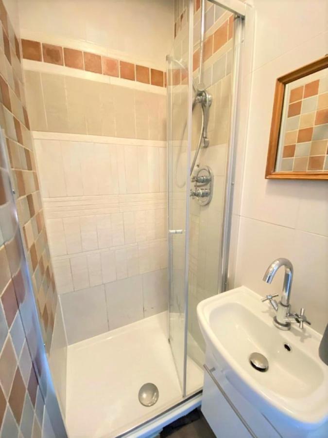 Lovely Twin With Terrace London
