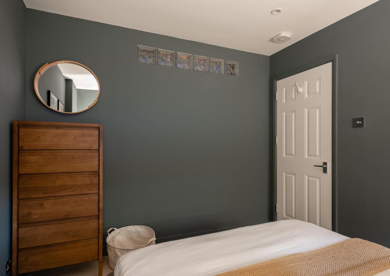 Apartment The Heart Of Shepherds Bush - Modern 2bdr With Garden London