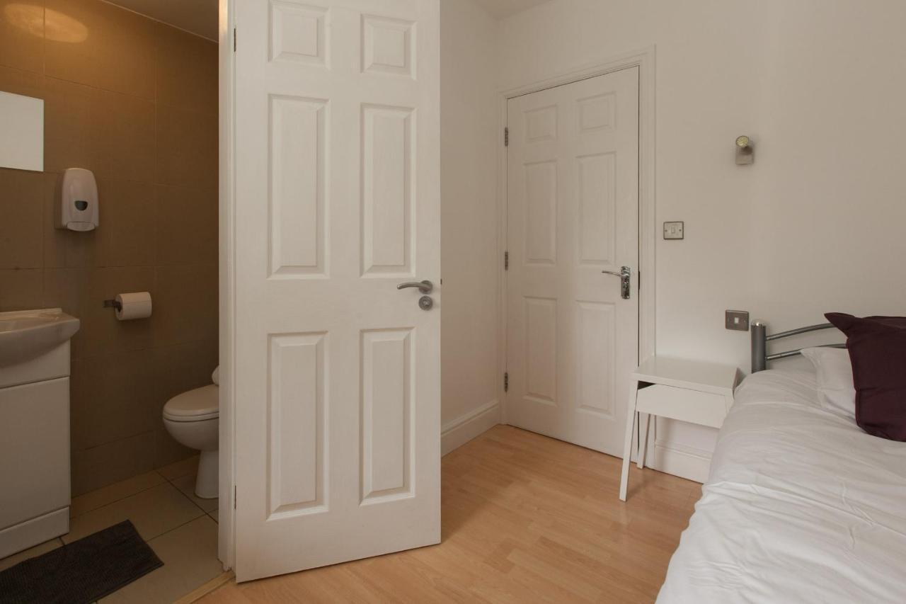Guest house Tooting & By Dc London