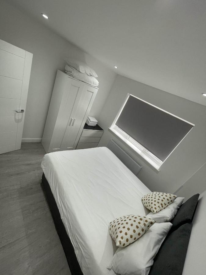 Dagenham Apartment *