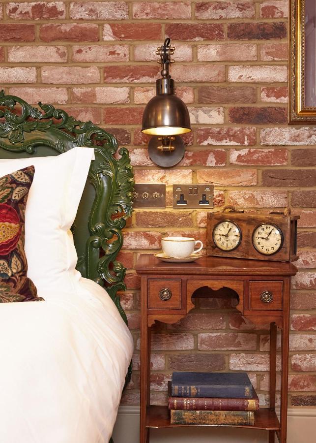 The Kings Arms Pub & Boutique *