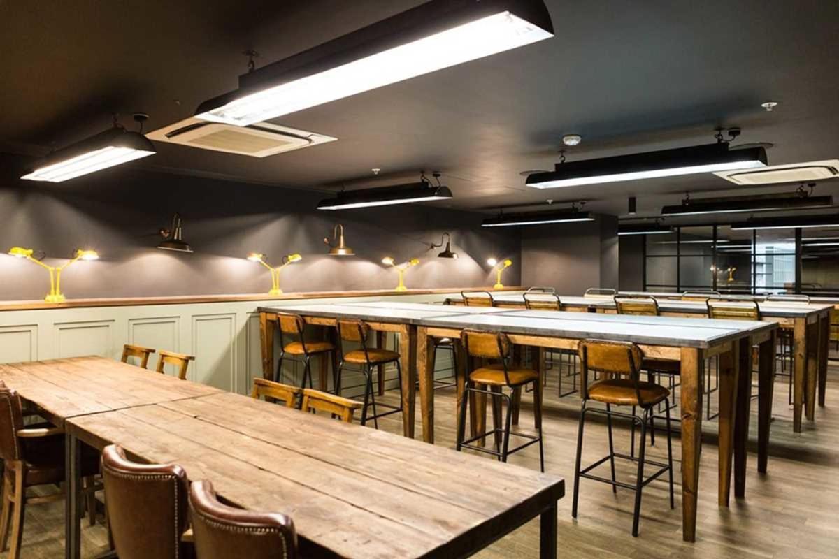 Studios, And Private Bedrooms With Shared Kitchen At Chapter Kings Cross In Londen