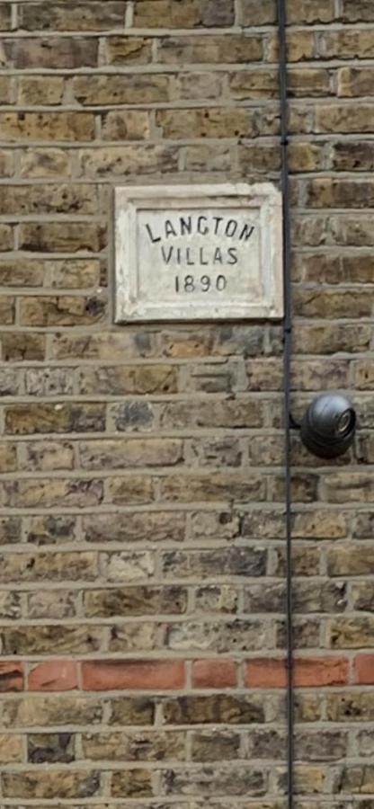 35 Mins To London. 3 Bedrooms. 2 Bathrooms With Garden Semesterbostad London