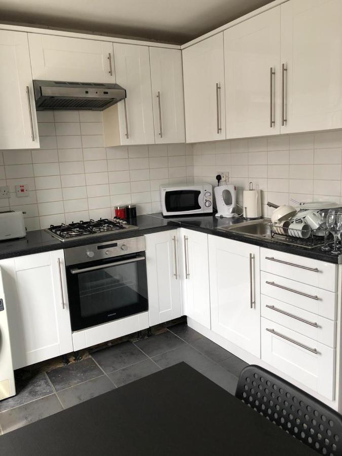 Pleasant Two Bed-Room Flat Near Portobello Market *