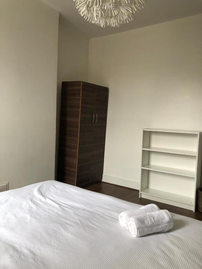 Pleasant Two Bed-Room Flat Near Portobello Market *