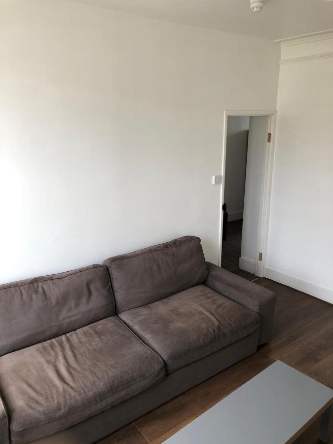 Pleasant Two Bed-Room Flat Near Portobello Market