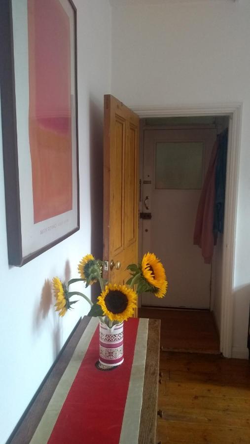 Bed & Breakfast Homey, Warm & Welcoming Room. London