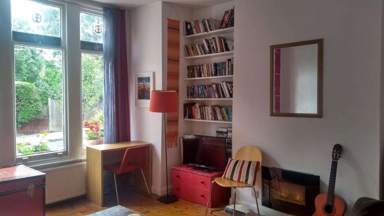 Homey, Warm & Welcoming Room. * London