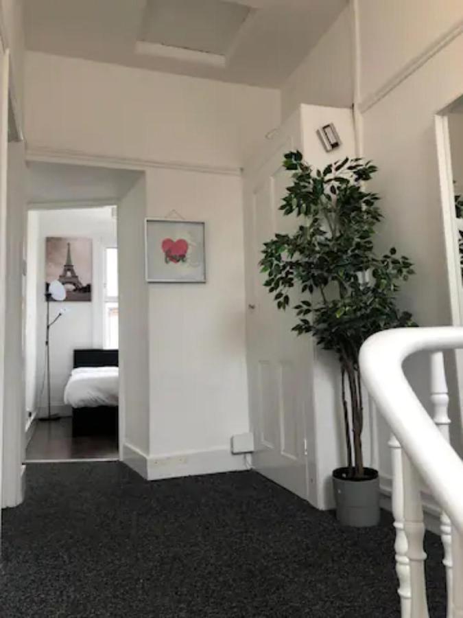 Entire 2 Bed-Room Flat Near Portobello Market Appartamento *
