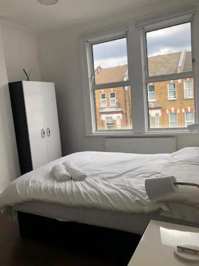 Appartamento Entire 2 Bed-Room Flat Near Portobello Market Londra