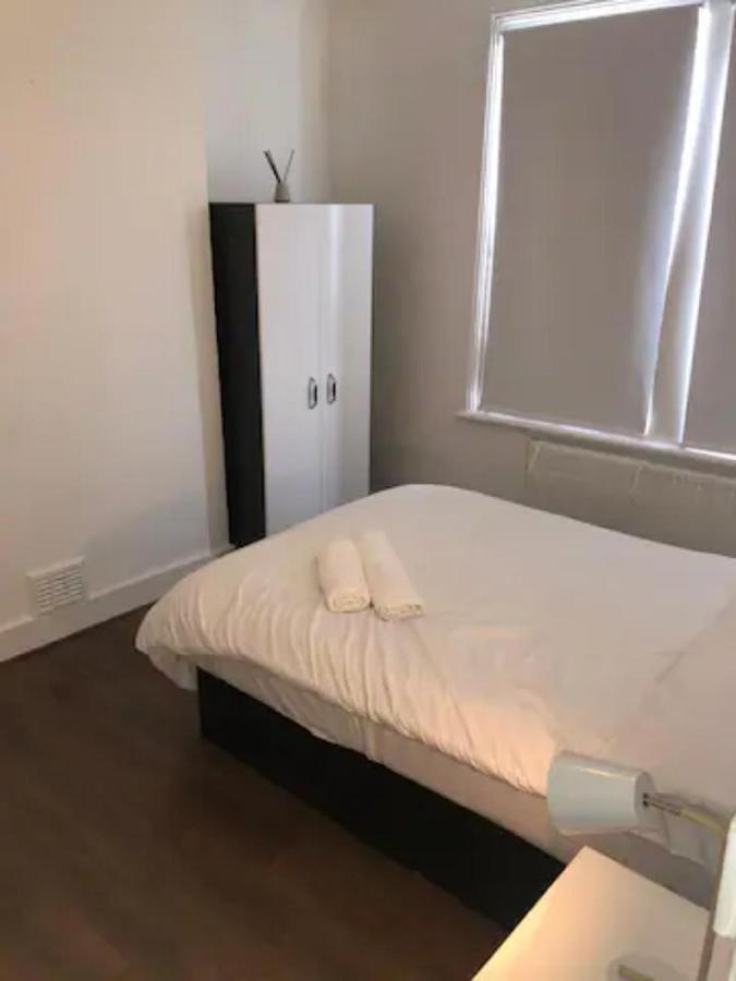 Entire 2 Bed-Room Flat Near Portobello Market * Londra