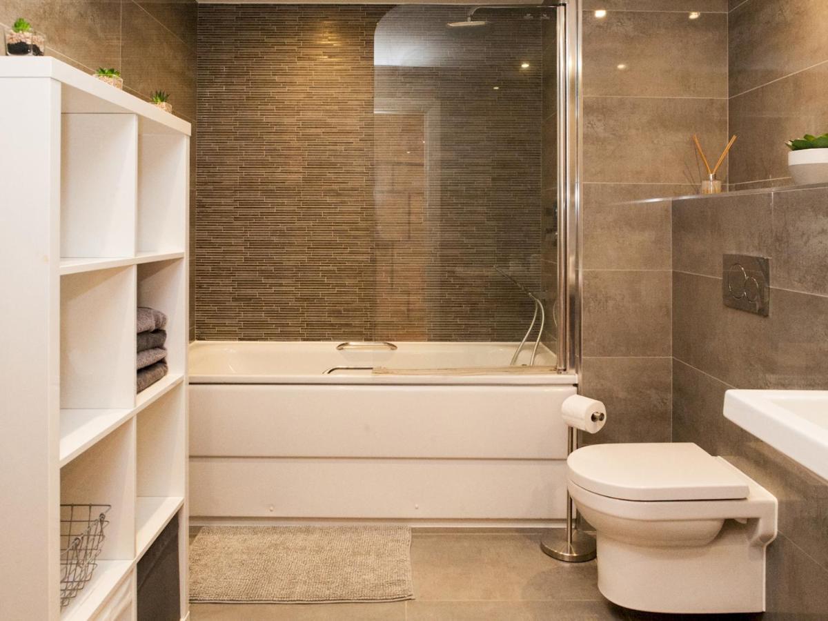Apartment Pass The Keys Large And Modern Studio Flat In South East
