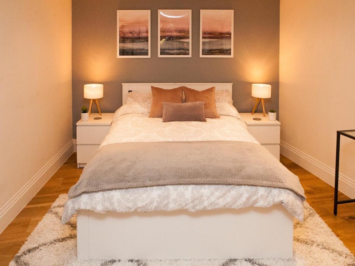 Pass The Keys Large And Modern Studio Flat In South East Apartment *