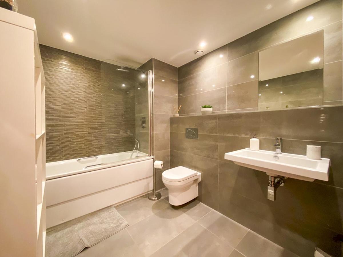 Pass The Keys Large And Modern Studio Flat In South East * Londen