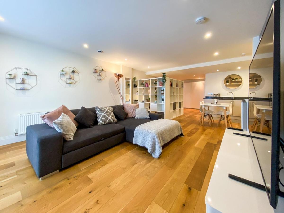 Apartment Pass The Keys Large And Modern Studio Flat In South East