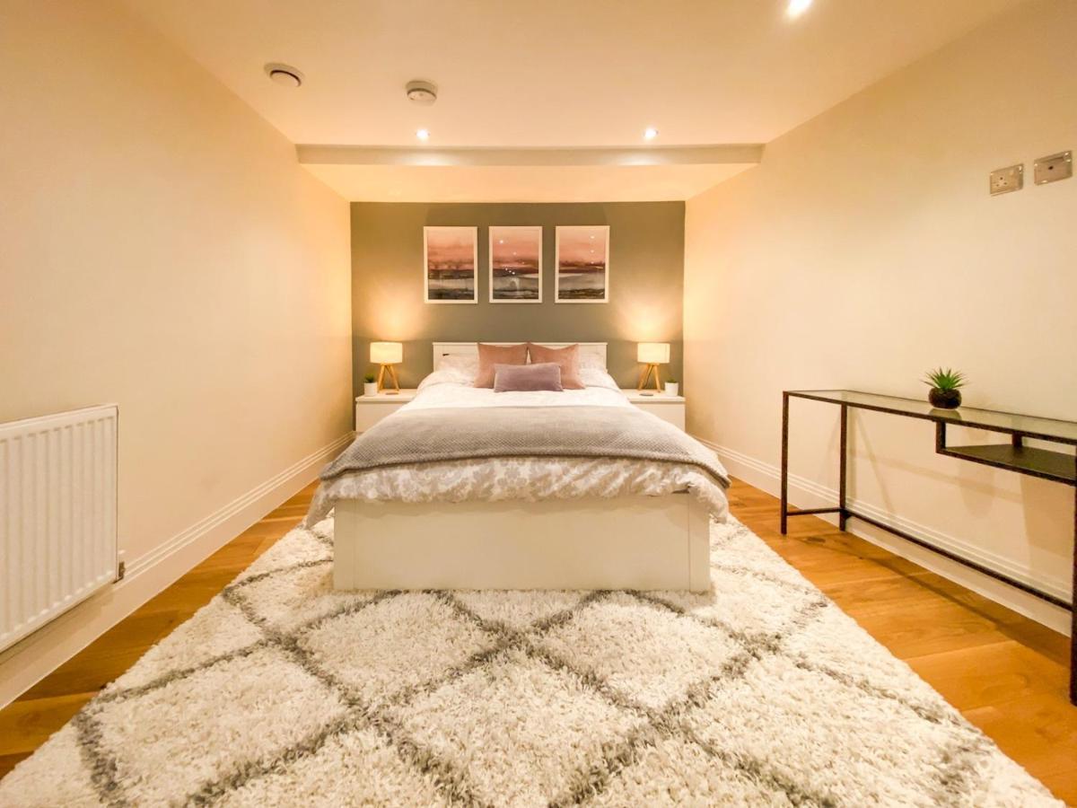 Pass The Keys Large And Modern Studio Flat In South East Apartment