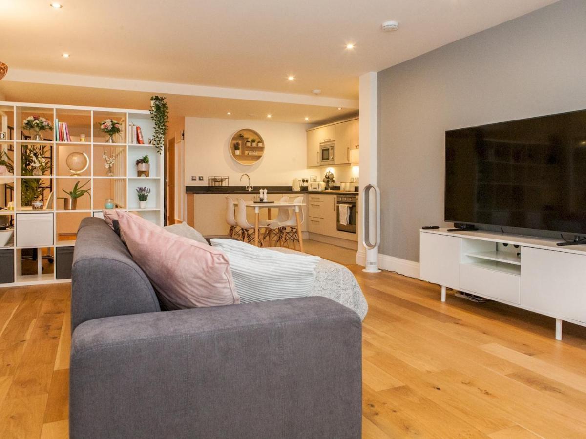 Apartment Pass The Keys Large And Modern Studio Flat In South East London