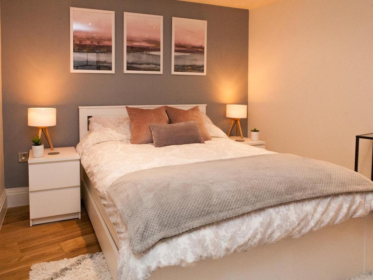 Pass The Keys Large And Modern Studio Flat In South East Apartment *