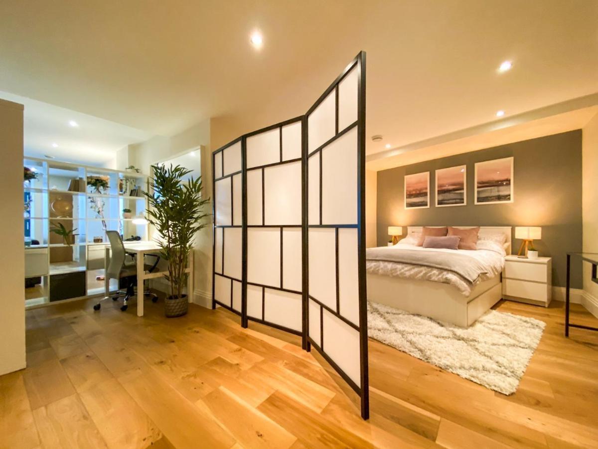 Pass The Keys Large And Modern Studio Flat In South East * London