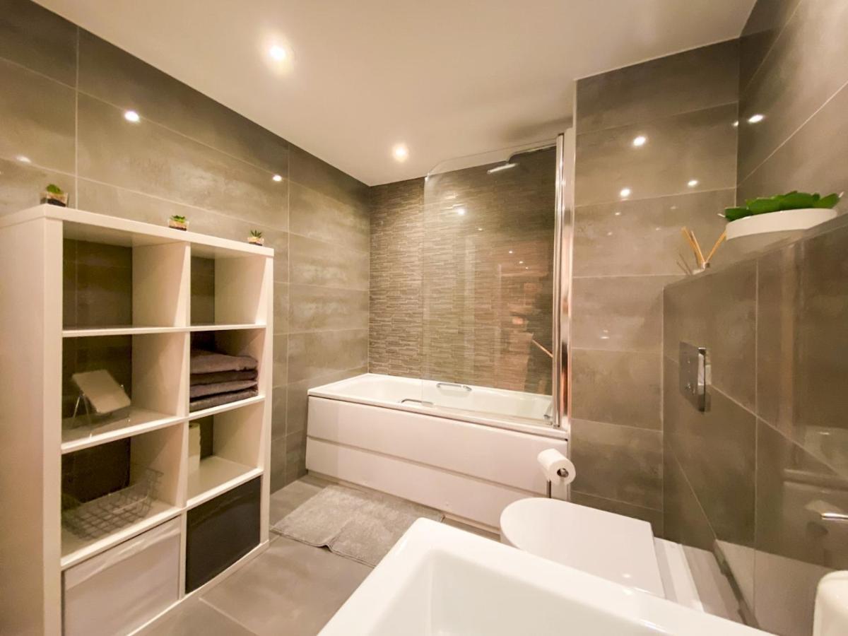 Pass The Keys Large And Modern Studio Flat In South East Apartment