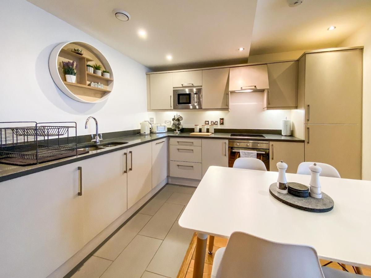 Pass The Keys Large And Modern Studio Flat In South East * London