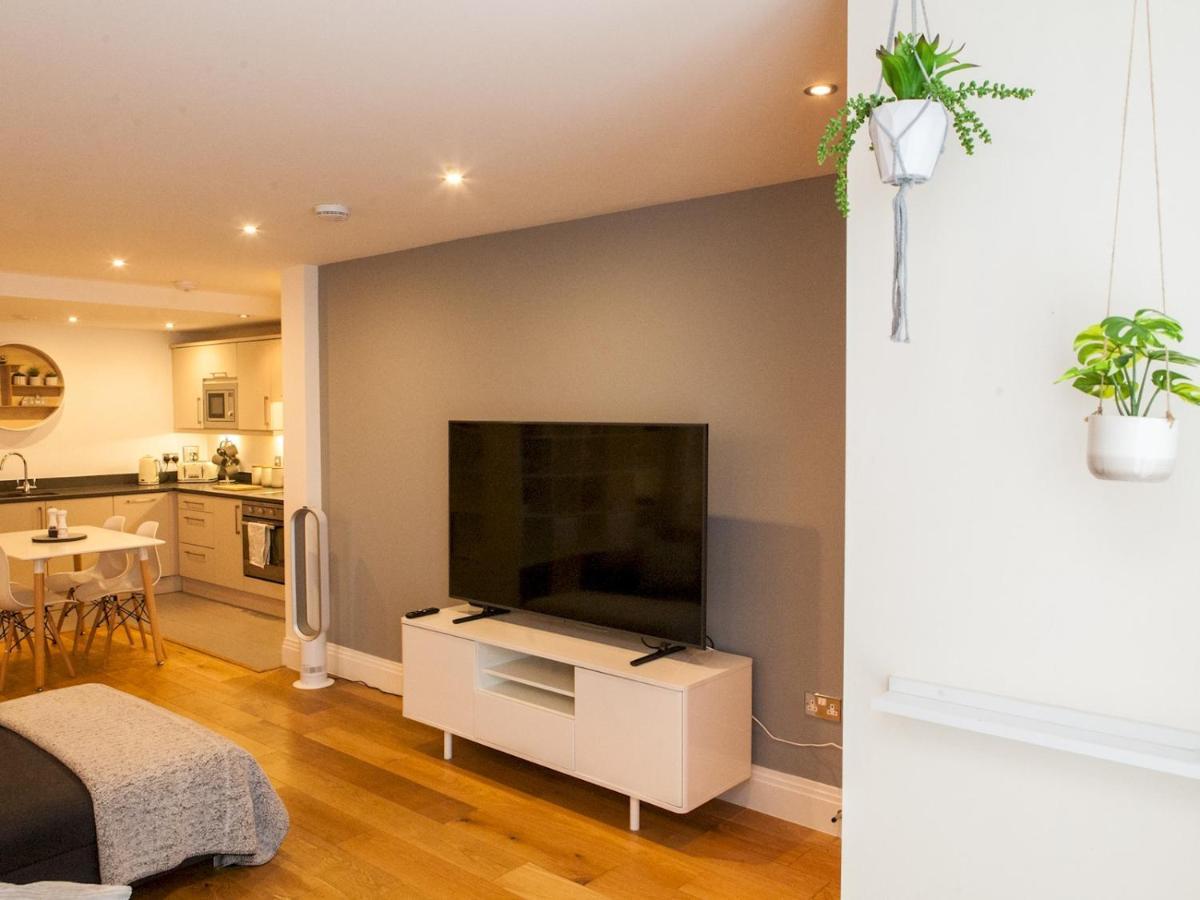 Apartment Pass The Keys Large And Modern Studio Flat In South East