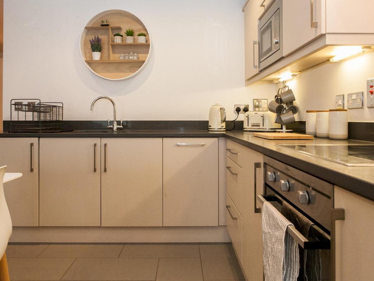 Pass The Keys Large And Modern Studio Flat In South East *