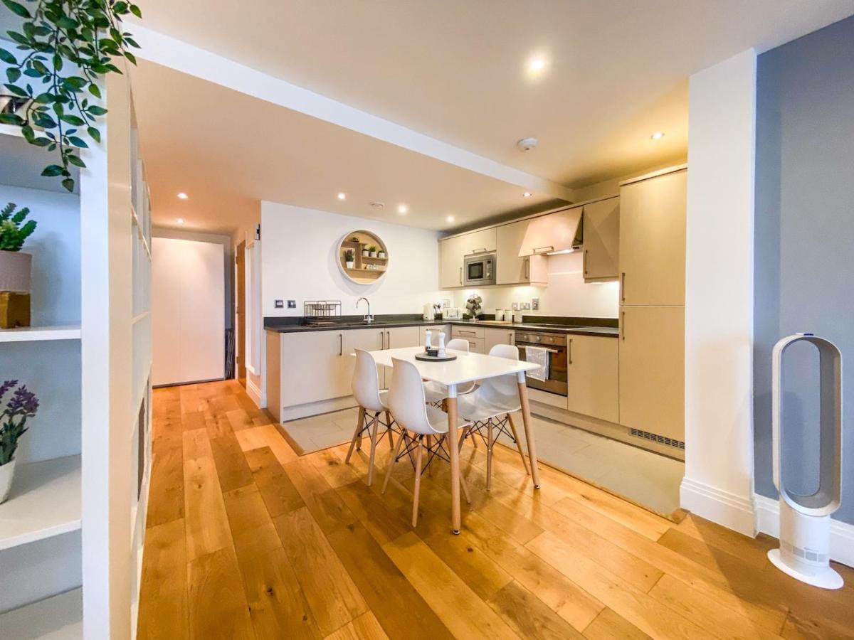 Apartment Pass The Keys Large And Modern Studio Flat In South East