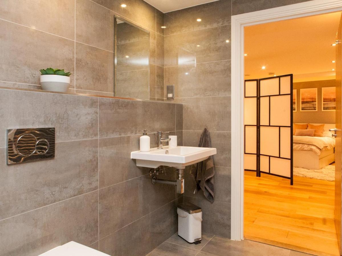 Apartment Pass The Keys Large And Modern Studio Flat In South East