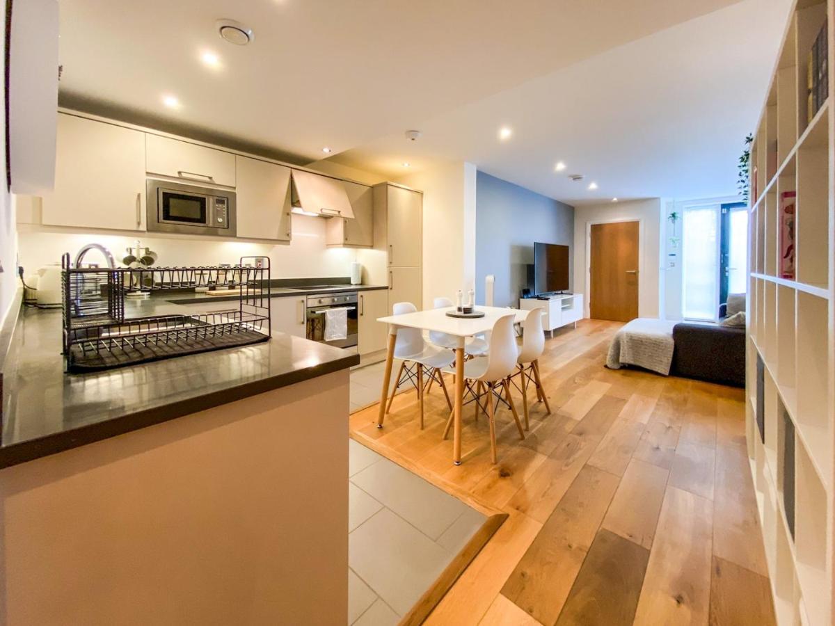 Pass The Keys Large And Modern Studio Flat In South East *