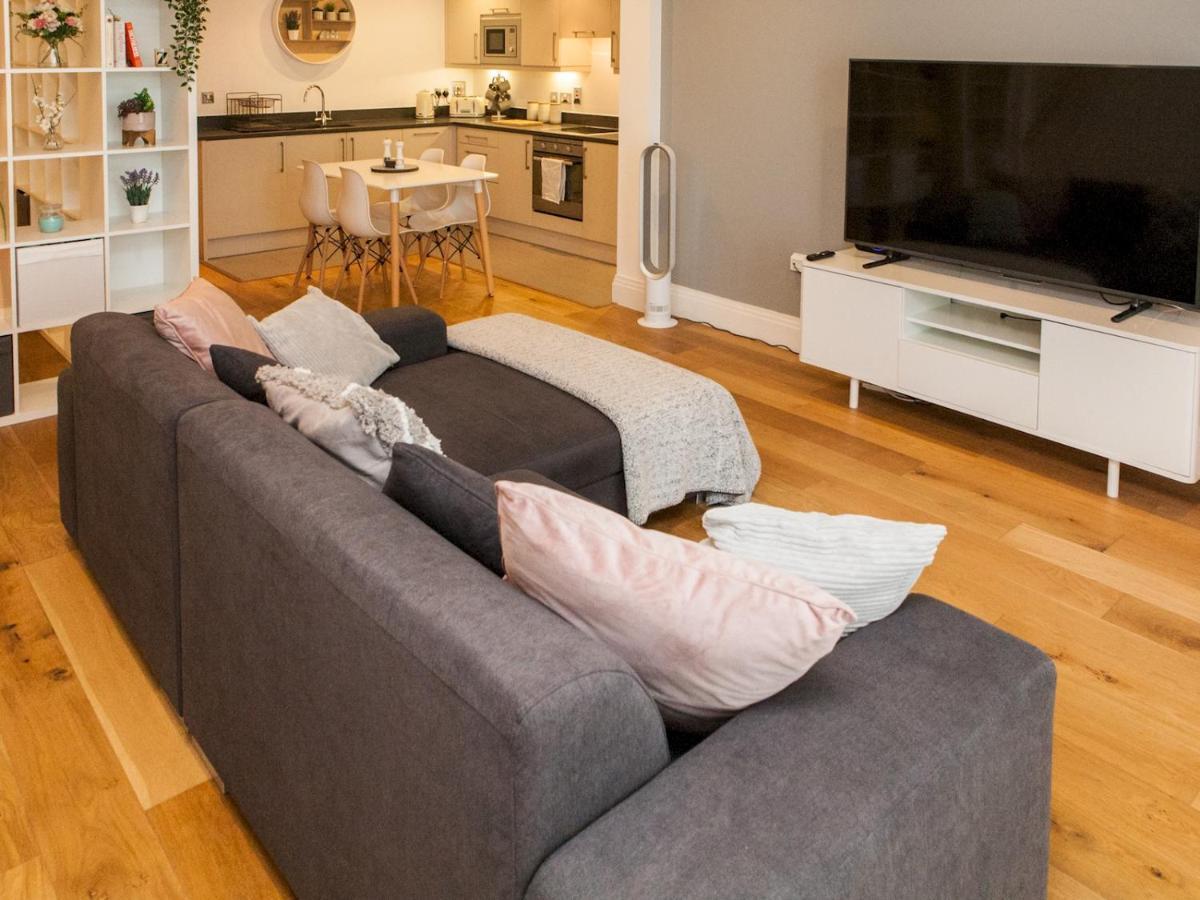Apartment Pass The Keys Large And Modern Studio Flat In South East