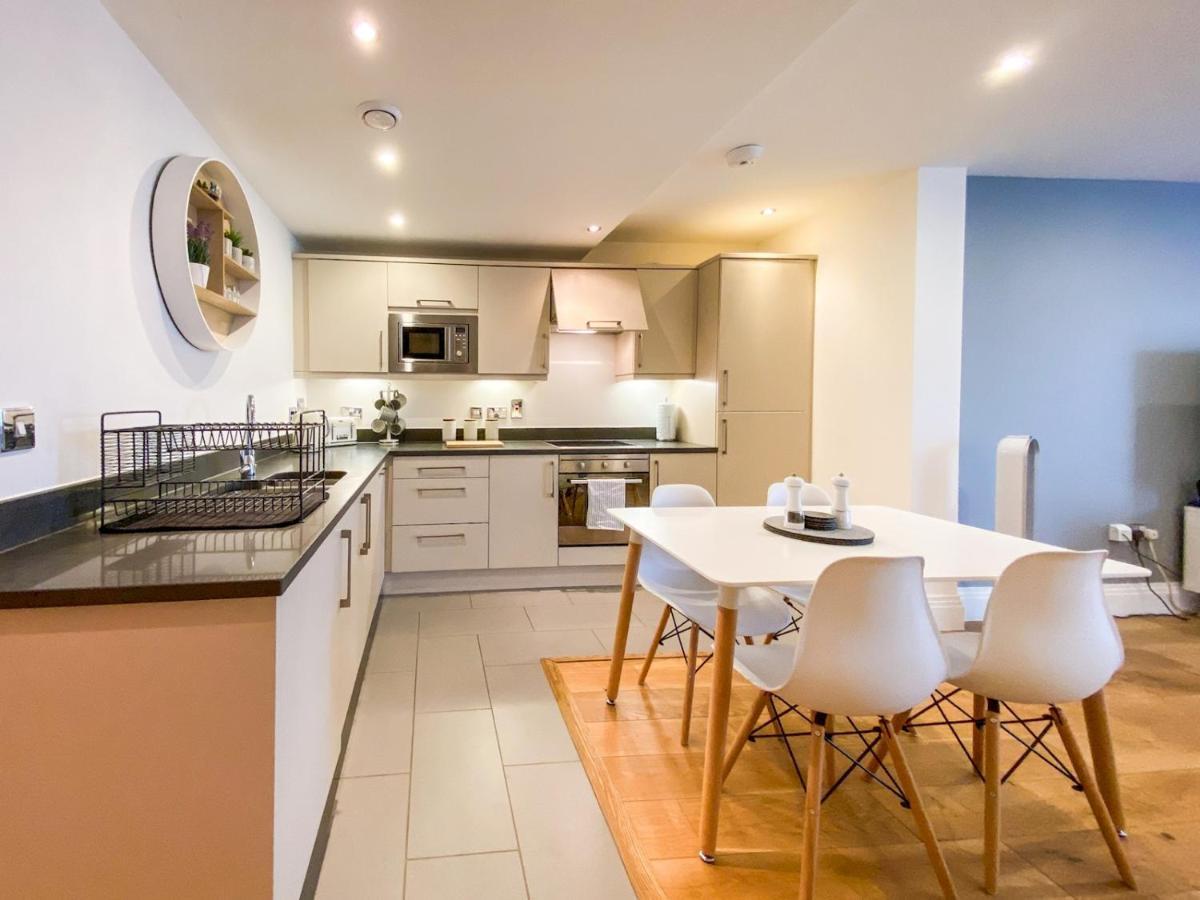 Pass The Keys Large And Modern Studio Flat In South East *