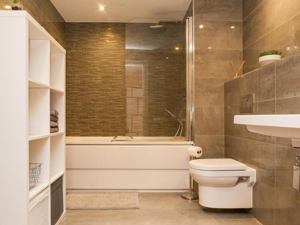 Pass The Keys Large And Modern Studio Flat In South East Apartment