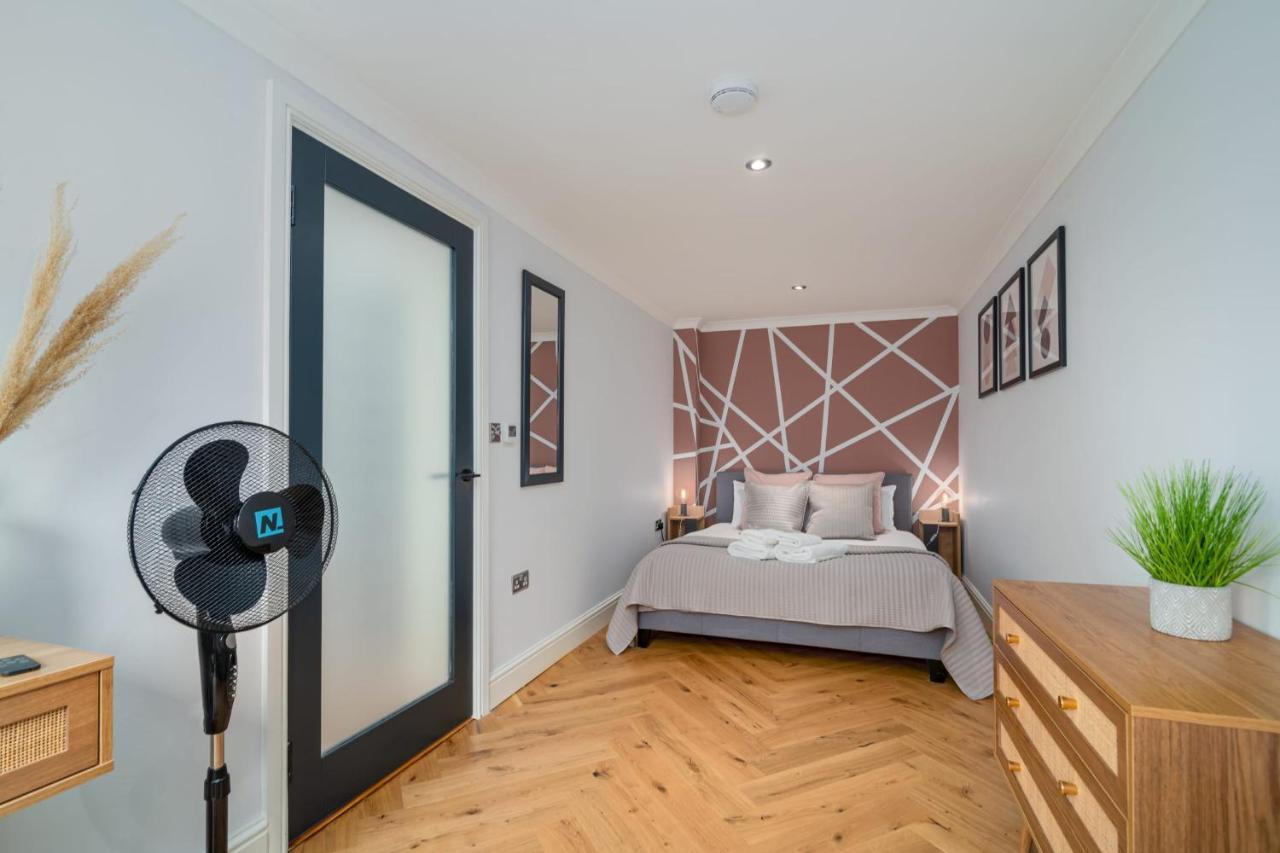Guestready - Unique Near Wimbledon With Gorgeous Deck And Parking Ferienhaus *