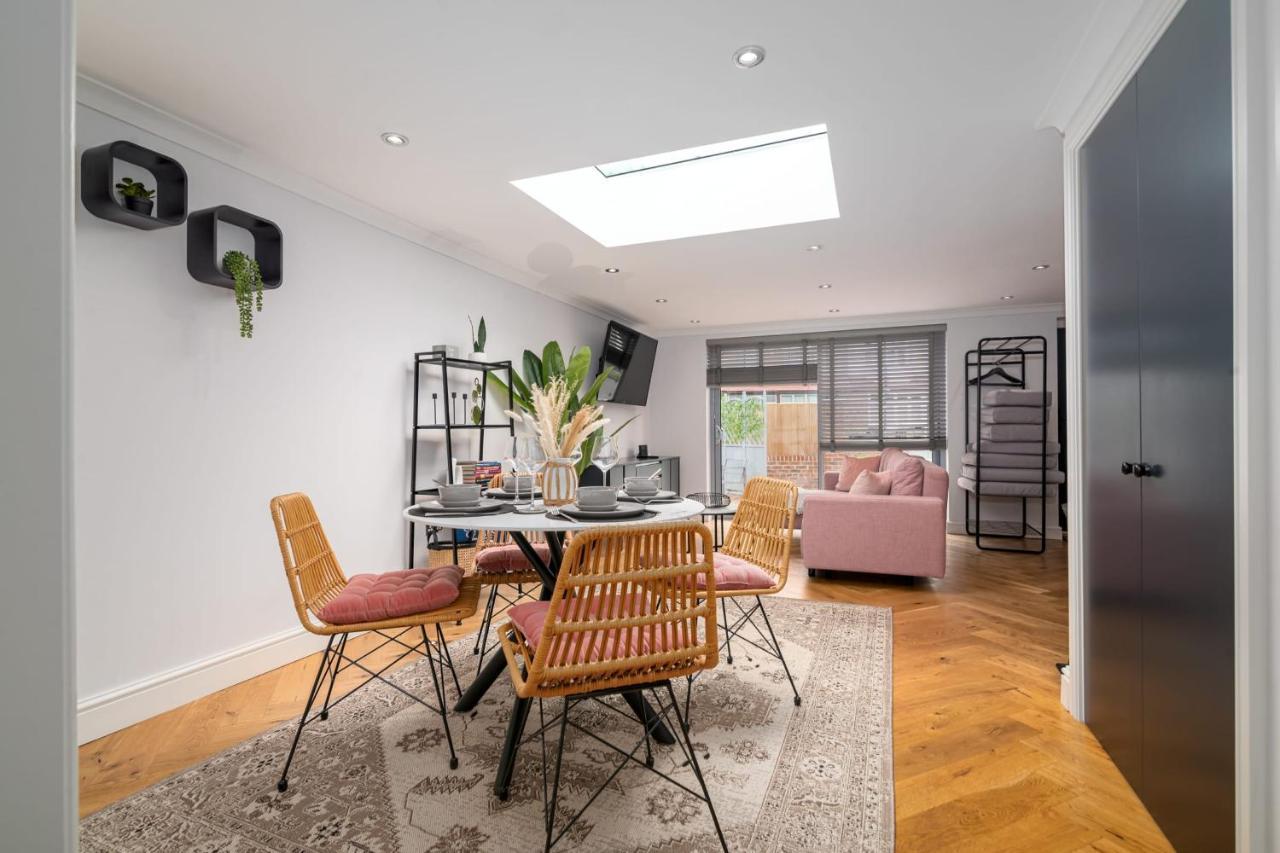 Guestready - Unique Near Wimbledon With Gorgeous Deck And Parking Ferienhaus London