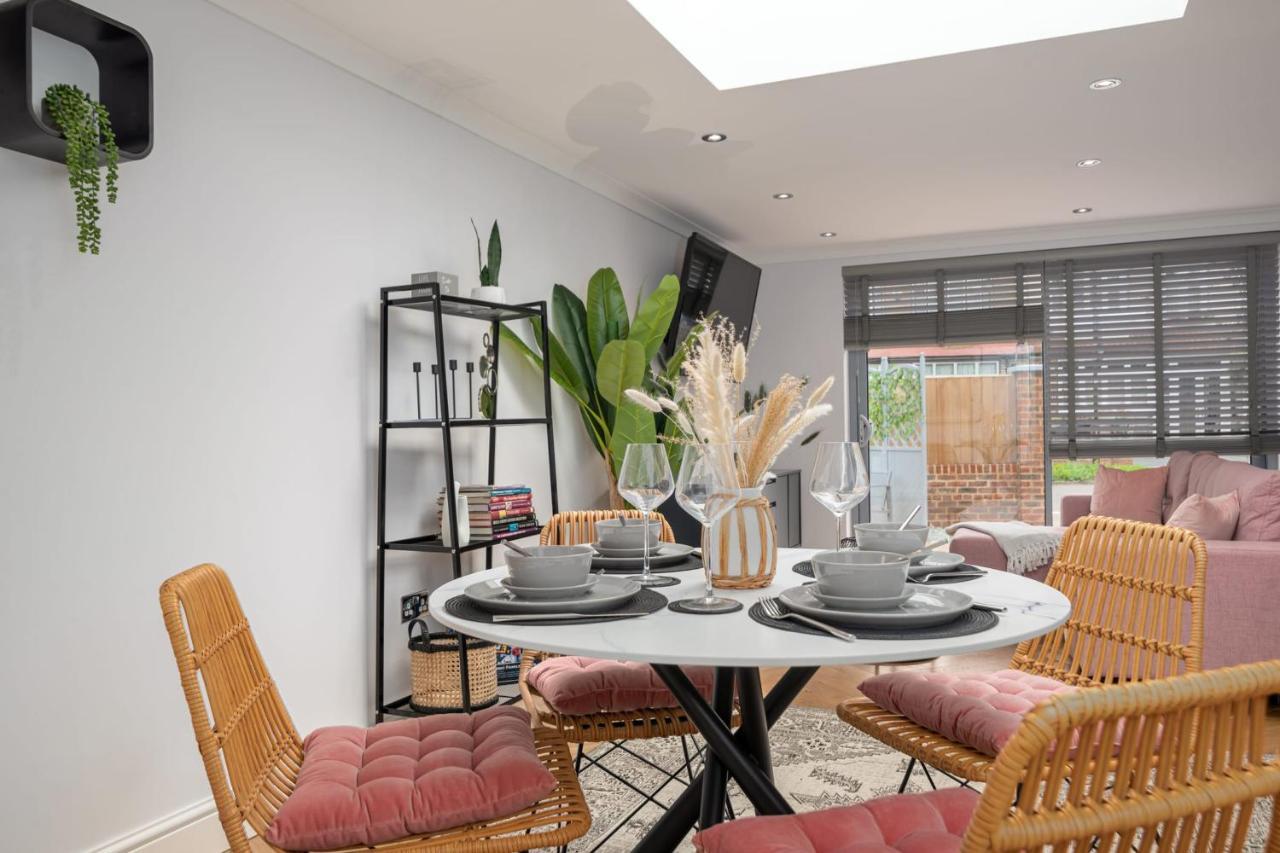 Ferienhaus Guestready - Unique Near Wimbledon With Gorgeous Deck And Parking