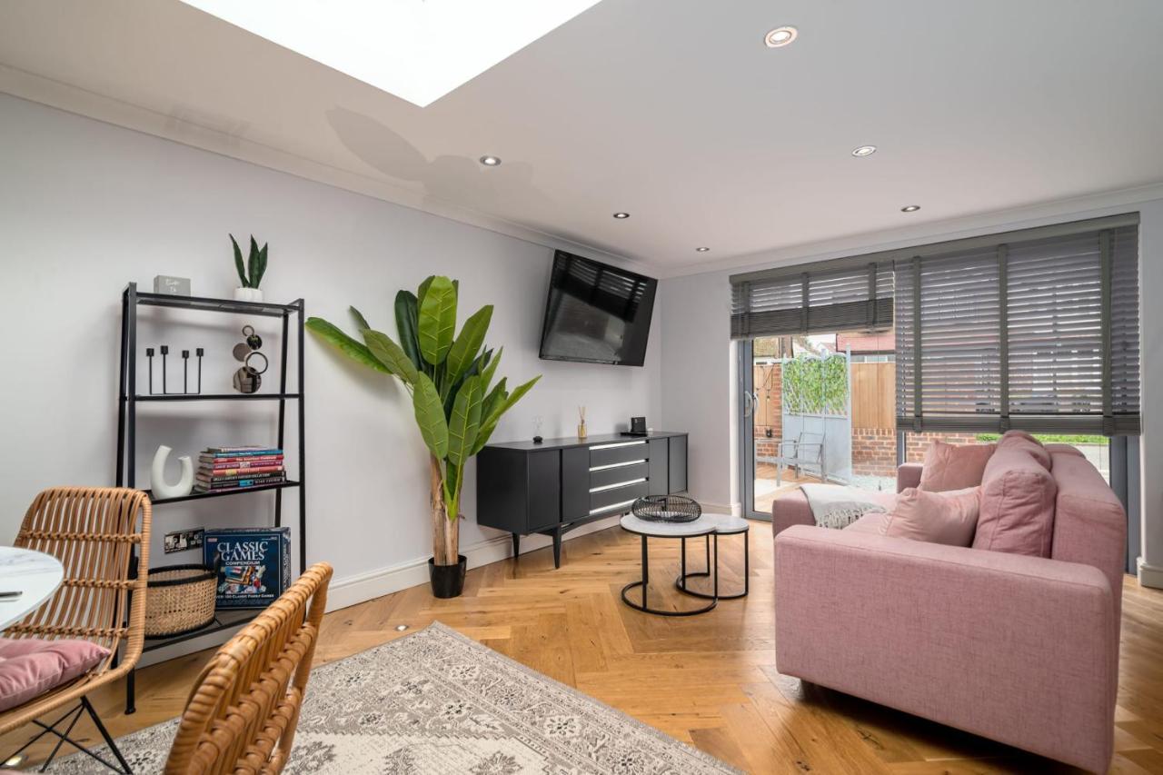 Guestready - Unique Near Wimbledon With Gorgeous Deck And Parking Ferienhaus London