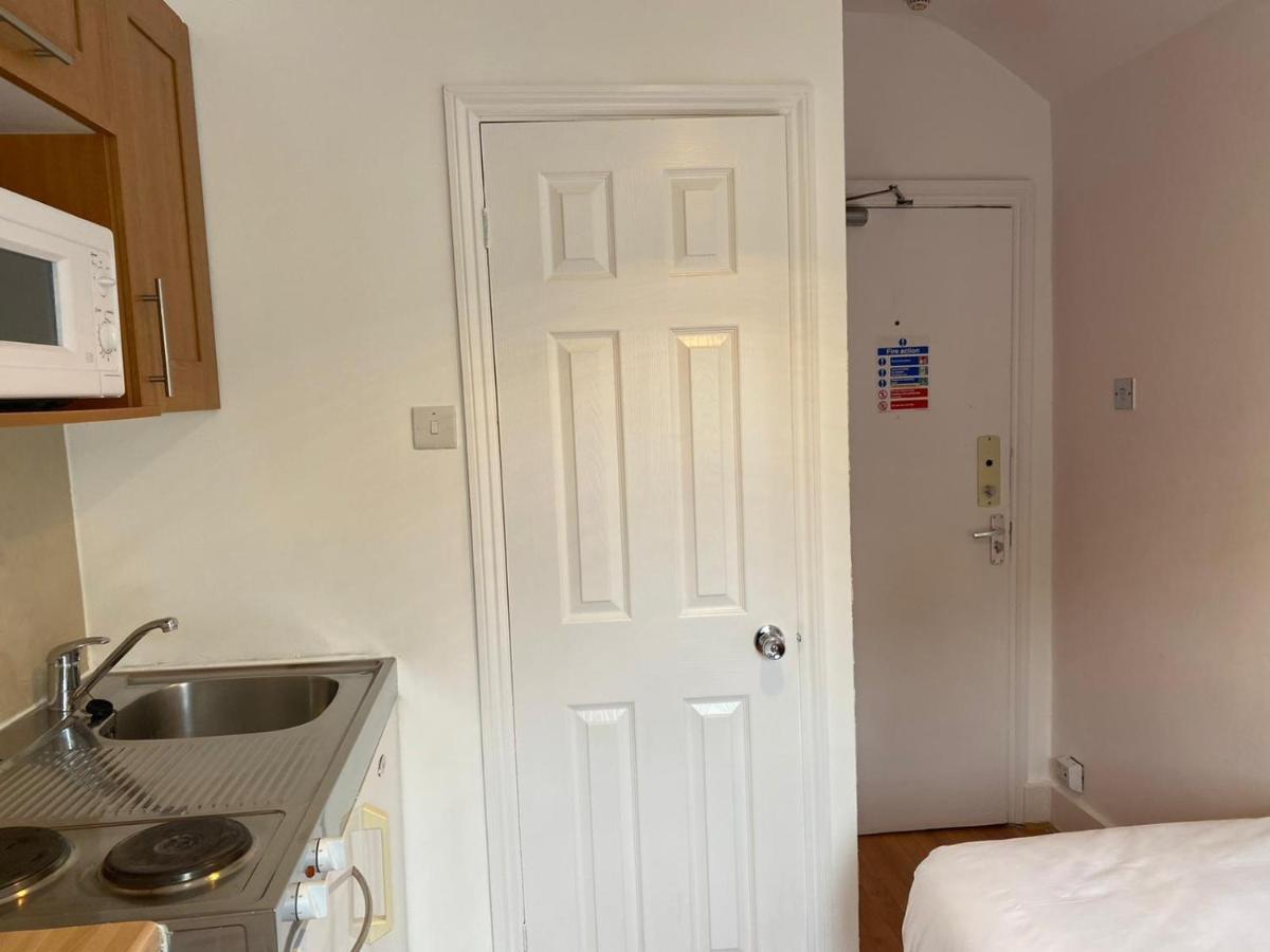 F22-compact 4th Flr Fits 1- Near Paddington Station