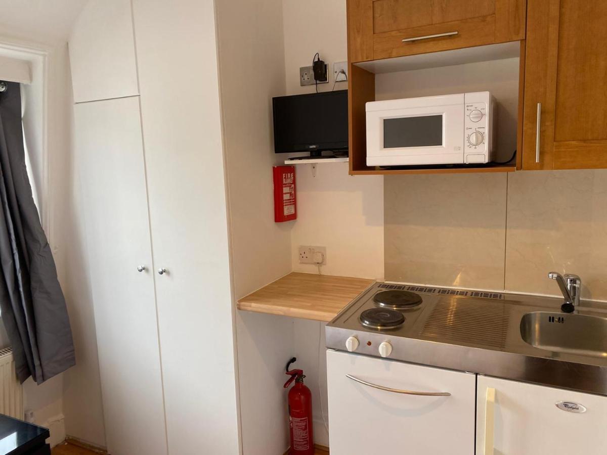 F22-compact 4th Flr Fits 1- Near Paddington Station Apartment *