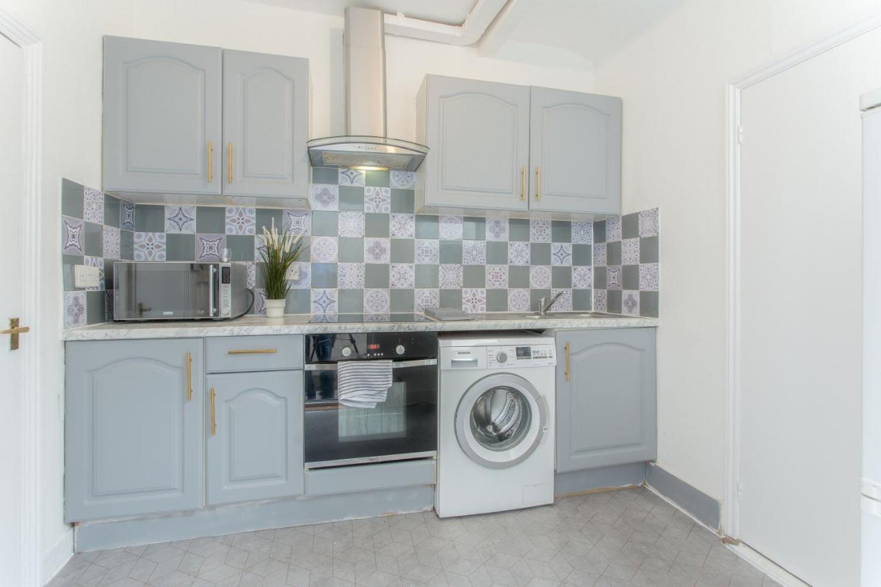 Vakantiehuis Contemporary 3 Bed House With Spacious Garden Close To Stratford Londen