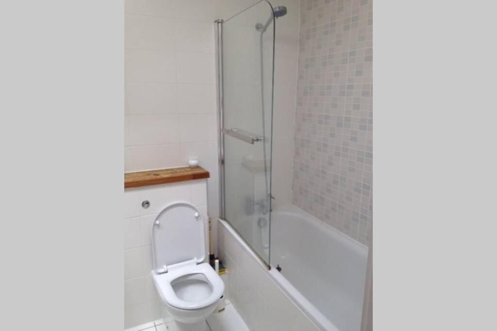 Appartement Charming Flat In Golders Green With Parking Space Londen