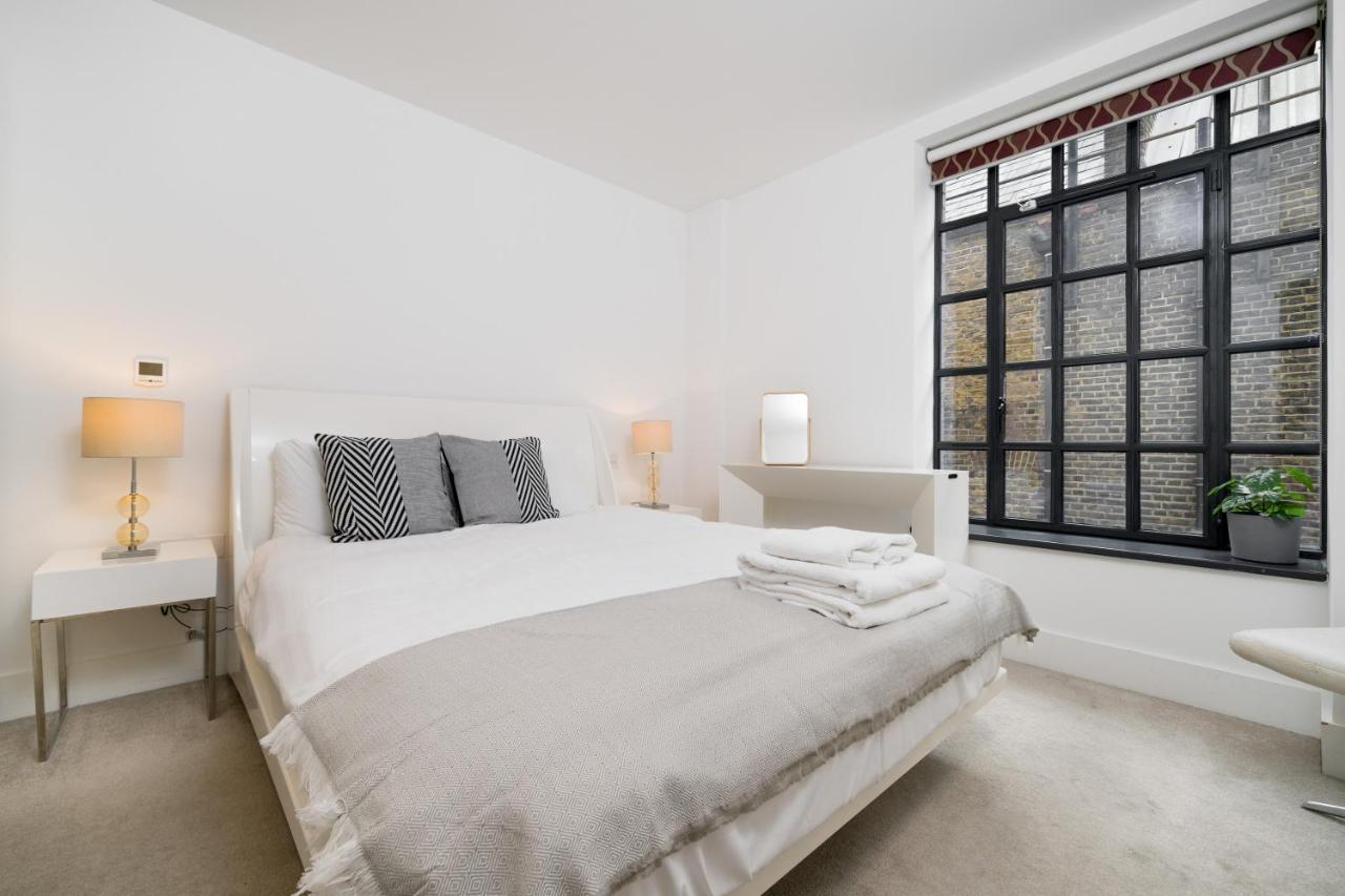 Lägenhet New! Luxury! 2Bedr/3 Beds/2,5Bath! Covent Garden ! London